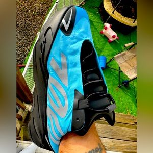 Yeezy Boost 700 MNVN 'Bright Cyan         LIKE NEW 🆕 (Slightly Used)